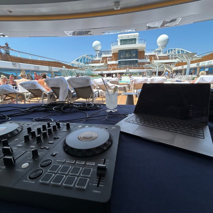 Pool set on the Oceania Allure cruise